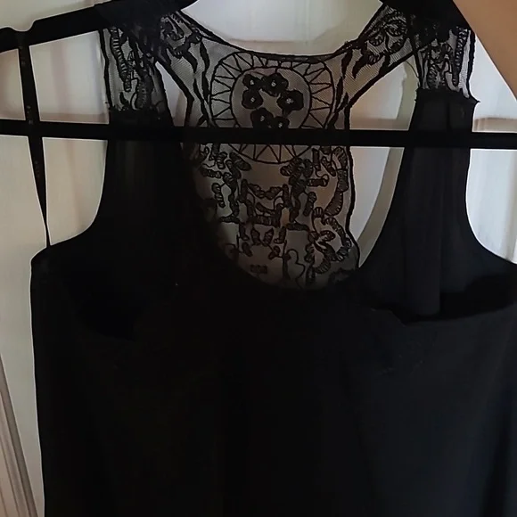 🔶️5 for $30🔶️ Black Lace Racerback Top - Picture 3 of 4